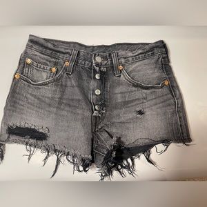 LEVI 501 distressed Jean shorts women’s size W26